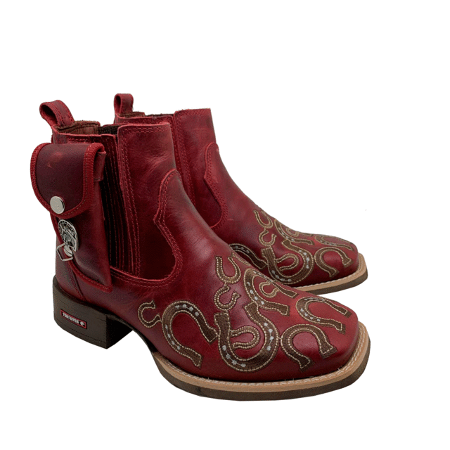 BotinaCanivete Ferraduras
                                    - Couro Fóssil Vermelho | Bordado Marrom